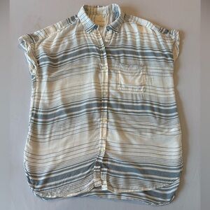 American Eagle Women’s Short Sleeve Button Up Size M